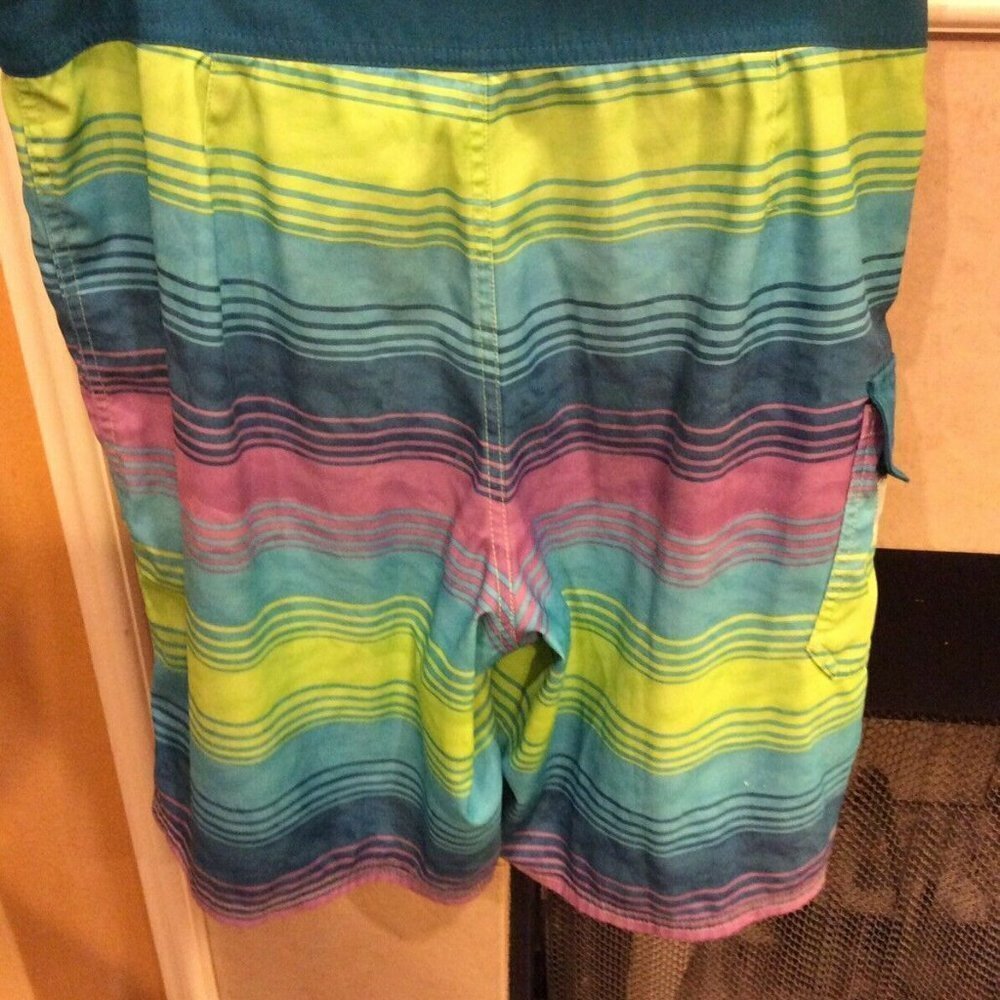 Under Armour Heatgear Loose Board Shorts sz Medium - Picture 5 of 7